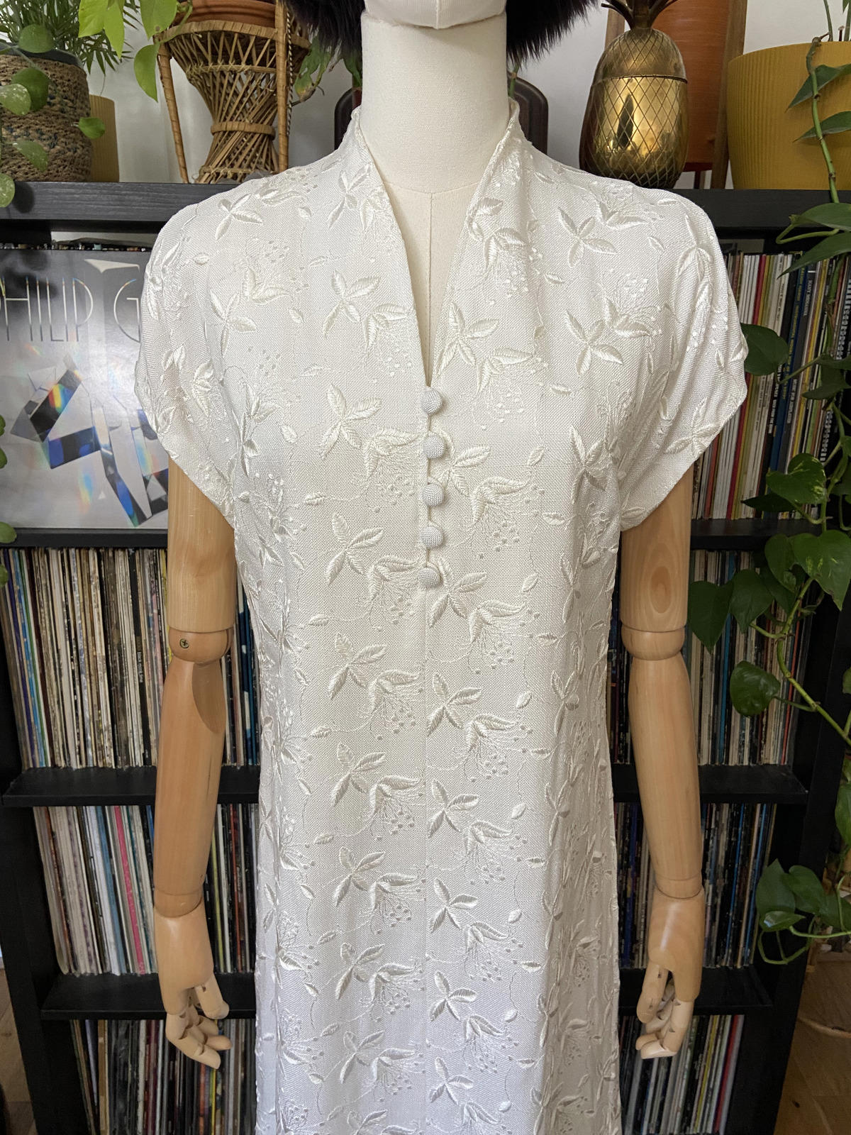 Vintage White Embroidered Qipao Dress