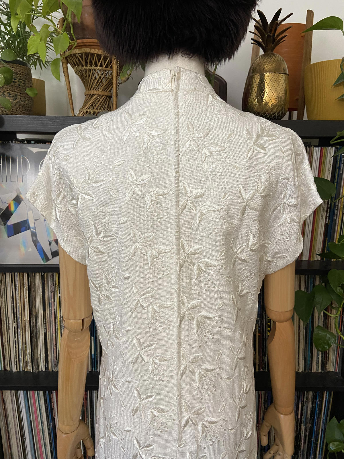 Vintage White Embroidered Qipao Dress