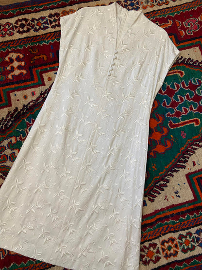 Vintage White Embroidered Qipao Dress