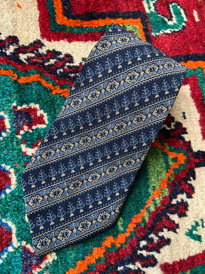 Vintage 1970s Yves Saint Laurent Silk Kipper Tie