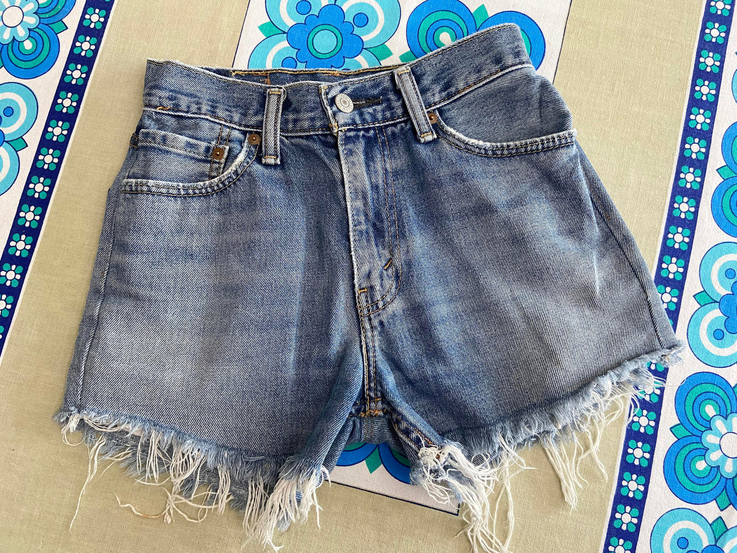 Vintage Levis 514 Denim Shorts W26