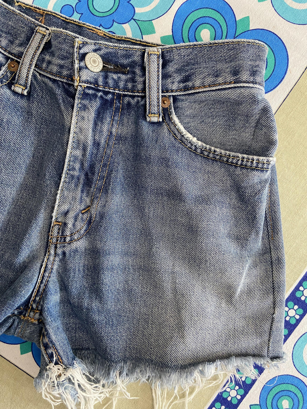 Vintage Levis 514 Denim Shorts W26