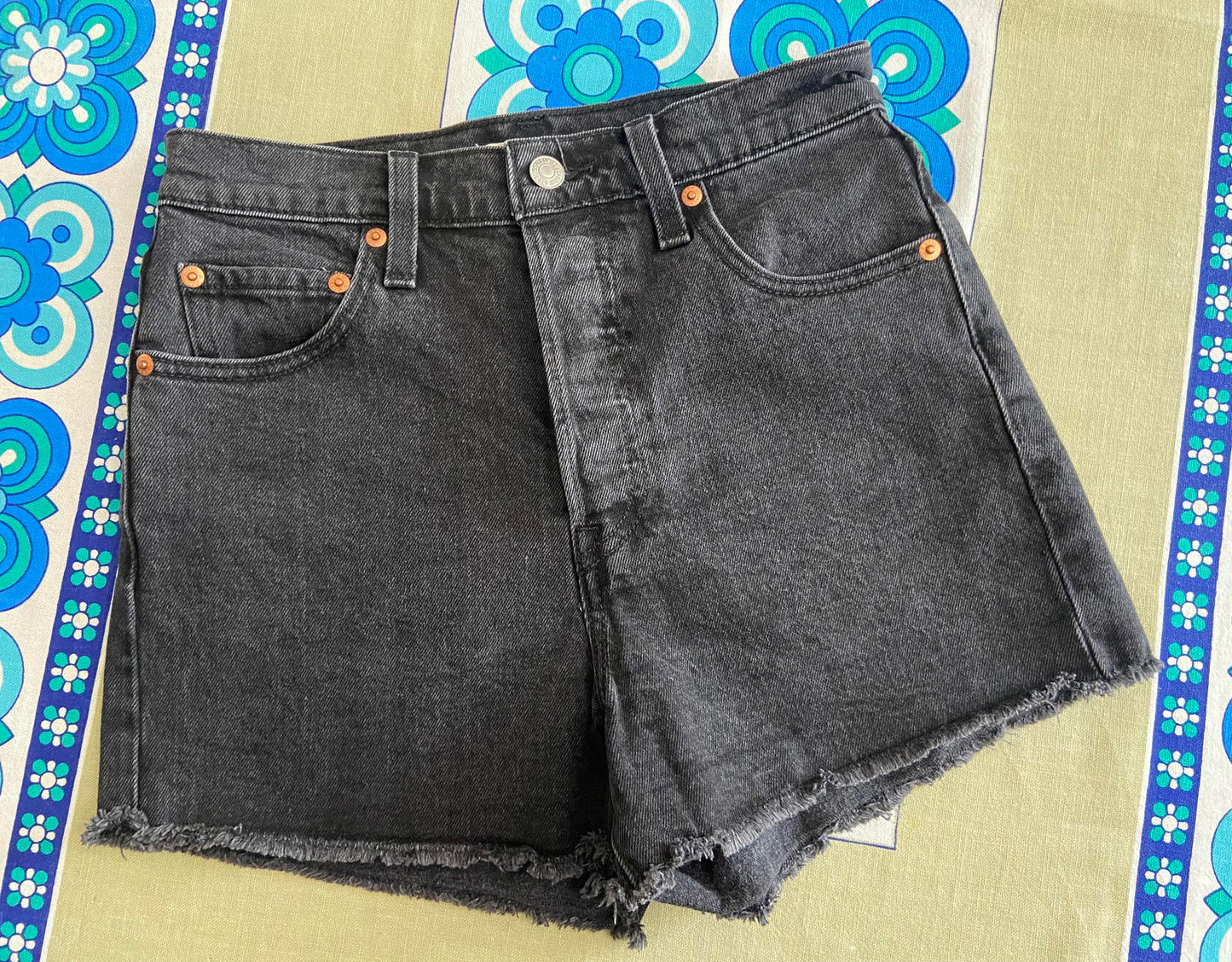 Vintage Levis Black Denim Big E Shorts W26