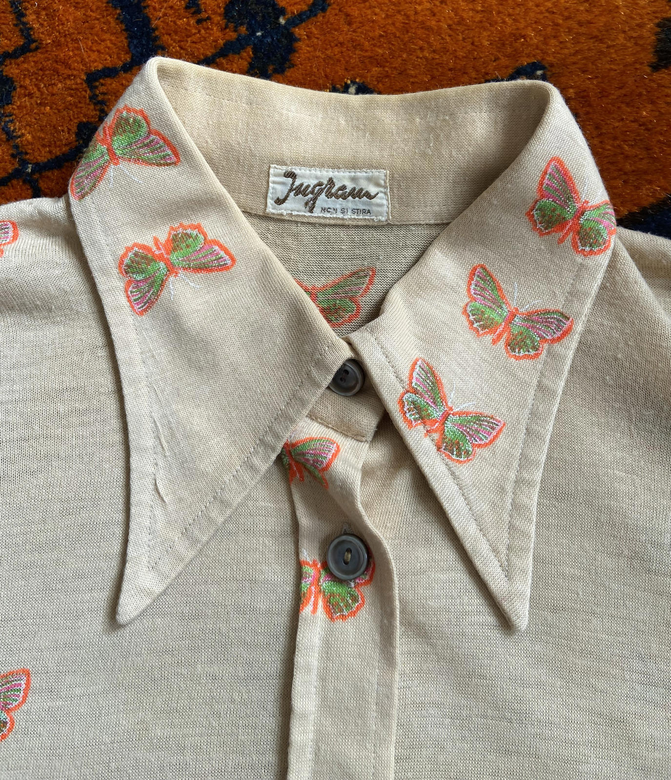 Vintage 1970s Beige Butterfly Dagger Collar Shirt