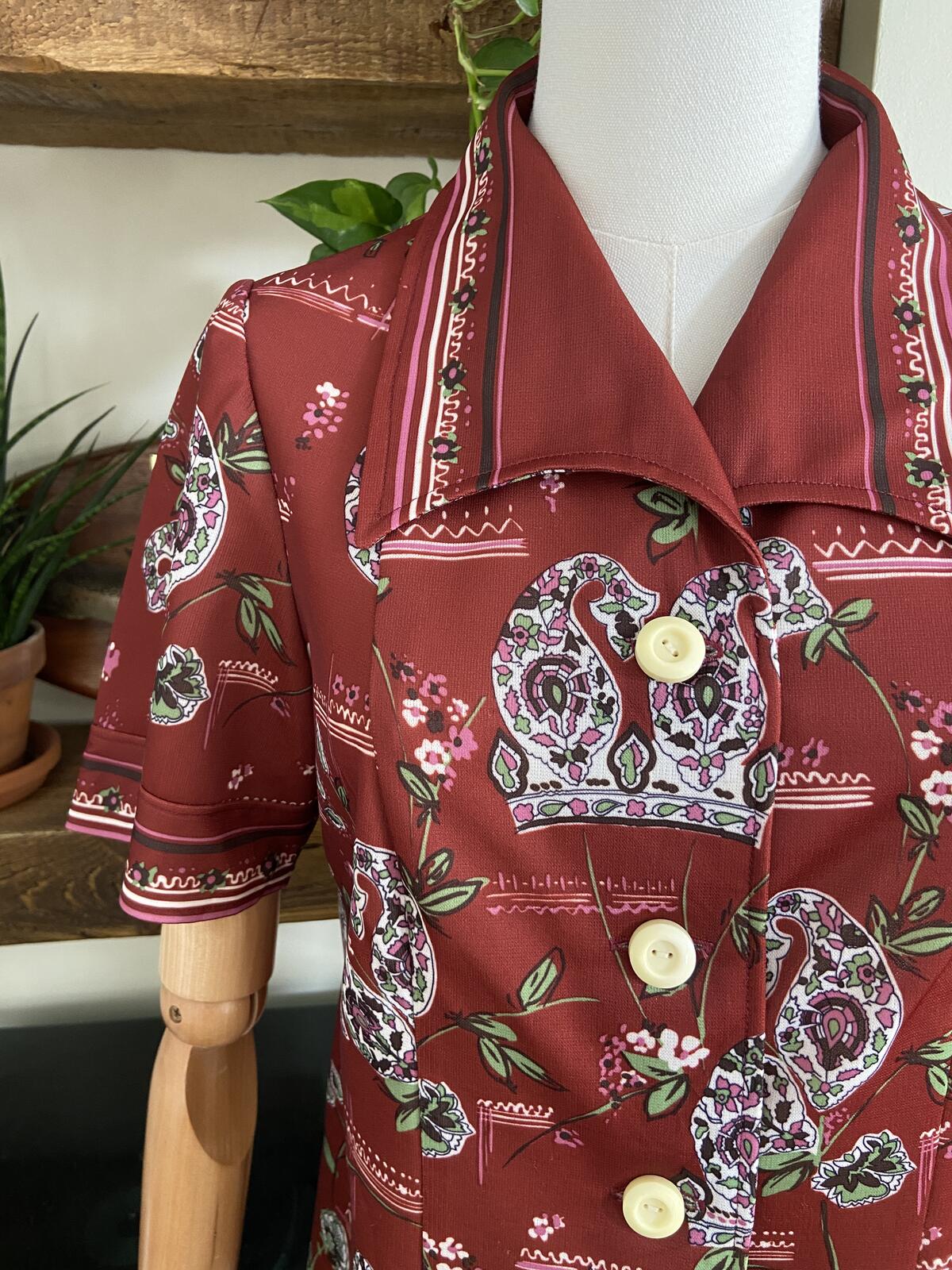 Vintage 1970s Burgundy Paisley Short Sleeved Shirt