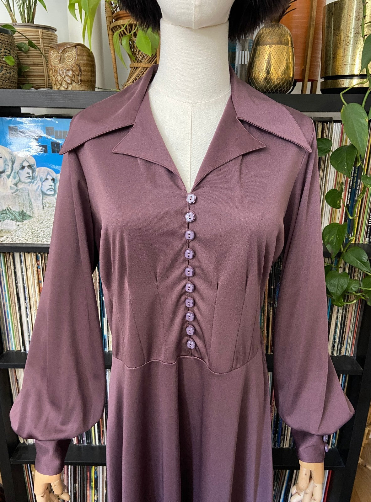 Vintage 1970s Mauve Dagger Collar Dress