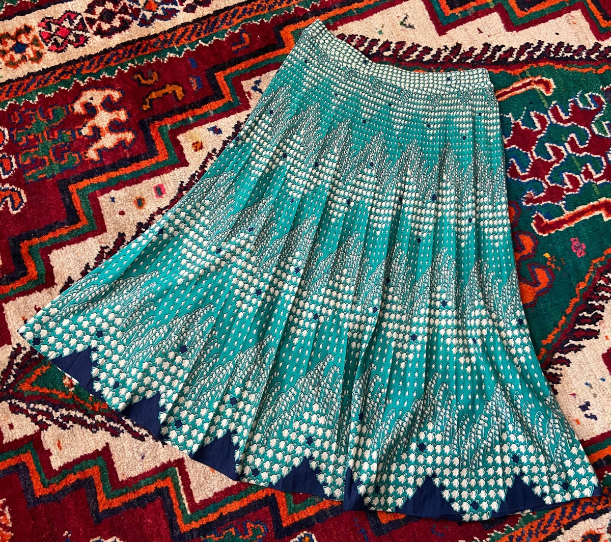 Vintage 1970s Green Tulip Print Pleated Skirt