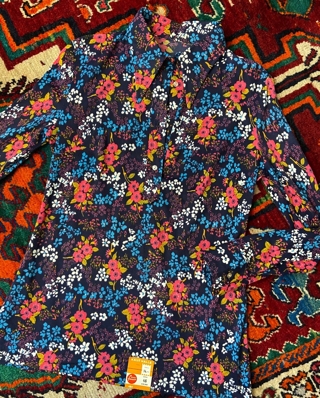 Vintage 1970s Deadstock Navy Floral Dagger Collar Top