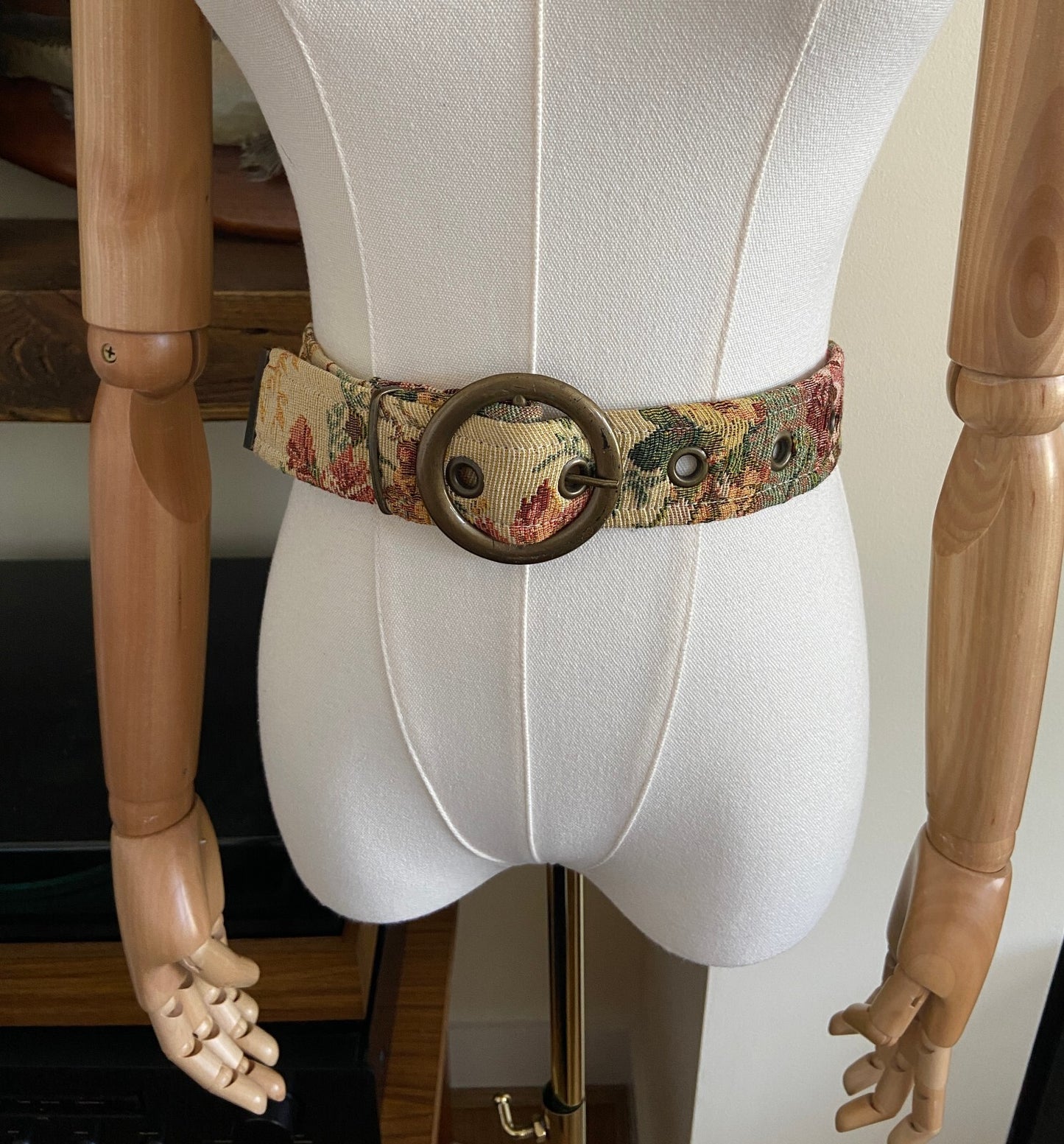 Vintage Beige Floral Tapestry Belt