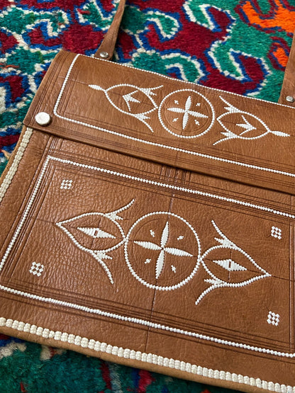 Vintage 1970s Tan & White Embroidered Handbag