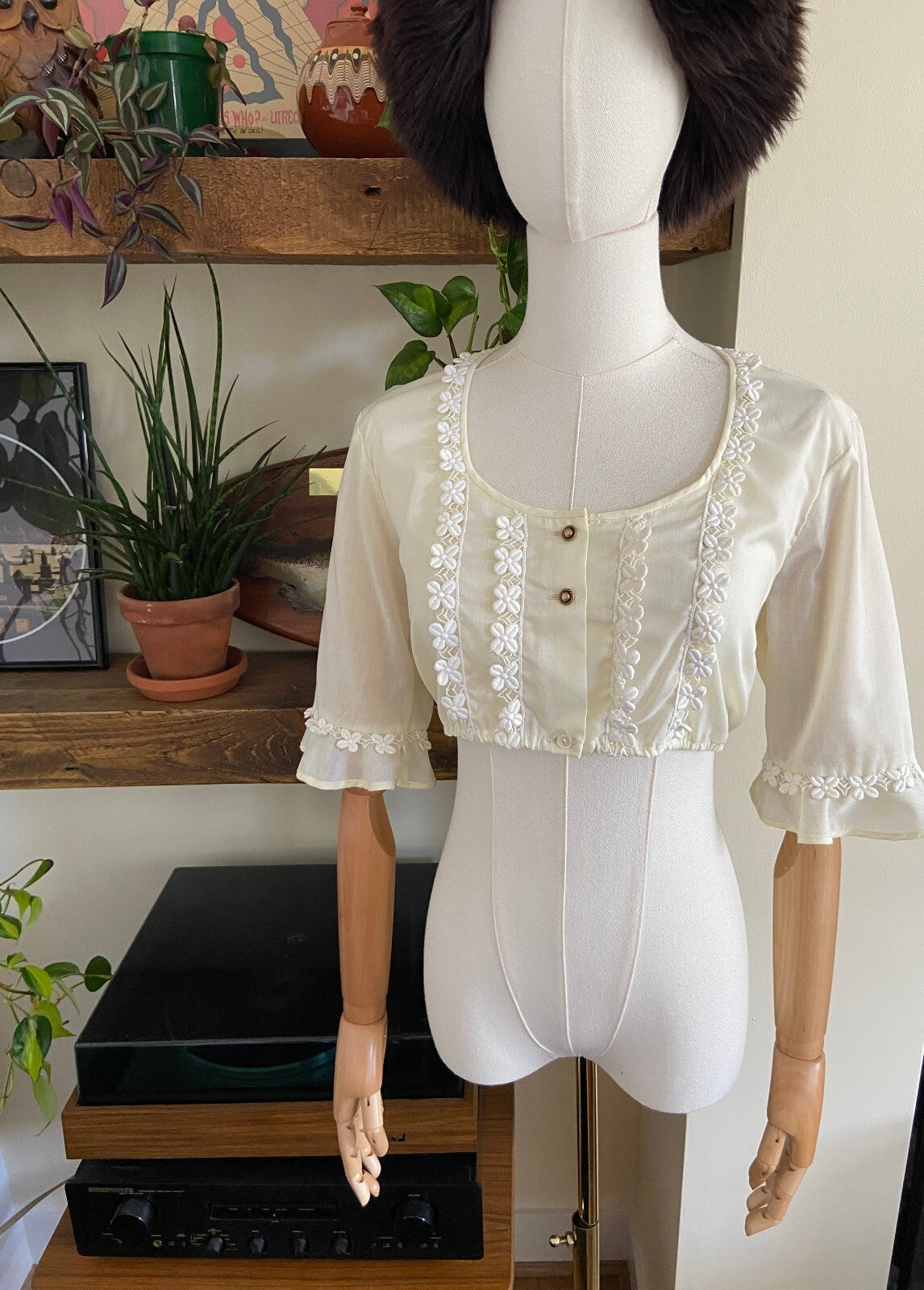 Vintage 1970s Pale Yellow Cropped Blouse