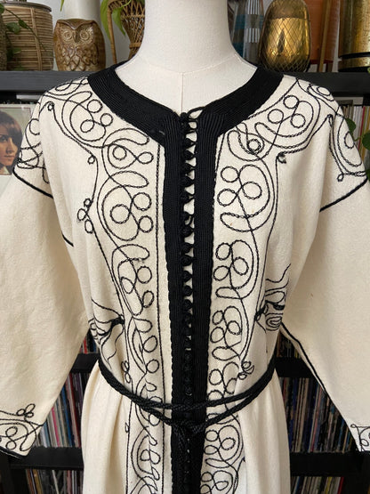 Vintage 1970s Cream & Black Button Down Kaftan