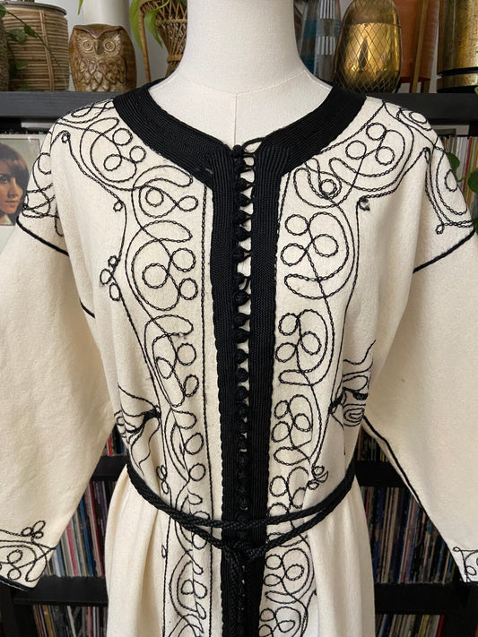 Vintage 1970s Cream & Black Button Down Kaftan