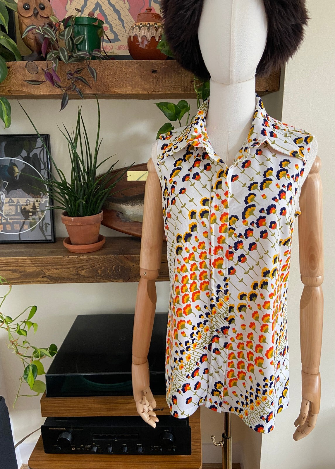 Vintage 1970s Retro Floral Sleeveless Shirt