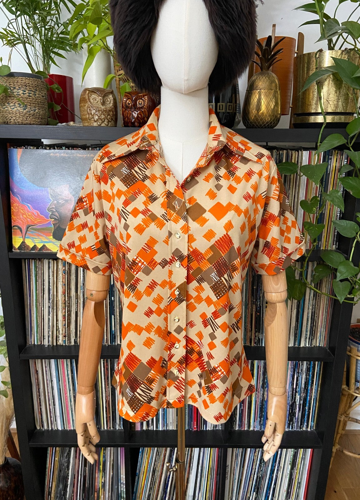 Vintage 1970s Beige & Orange Retro Dagger Collar Shirt