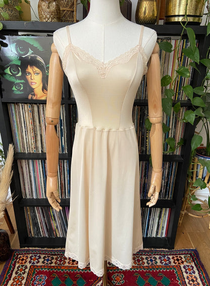 Vintage 1980s Beige St Michael Slip