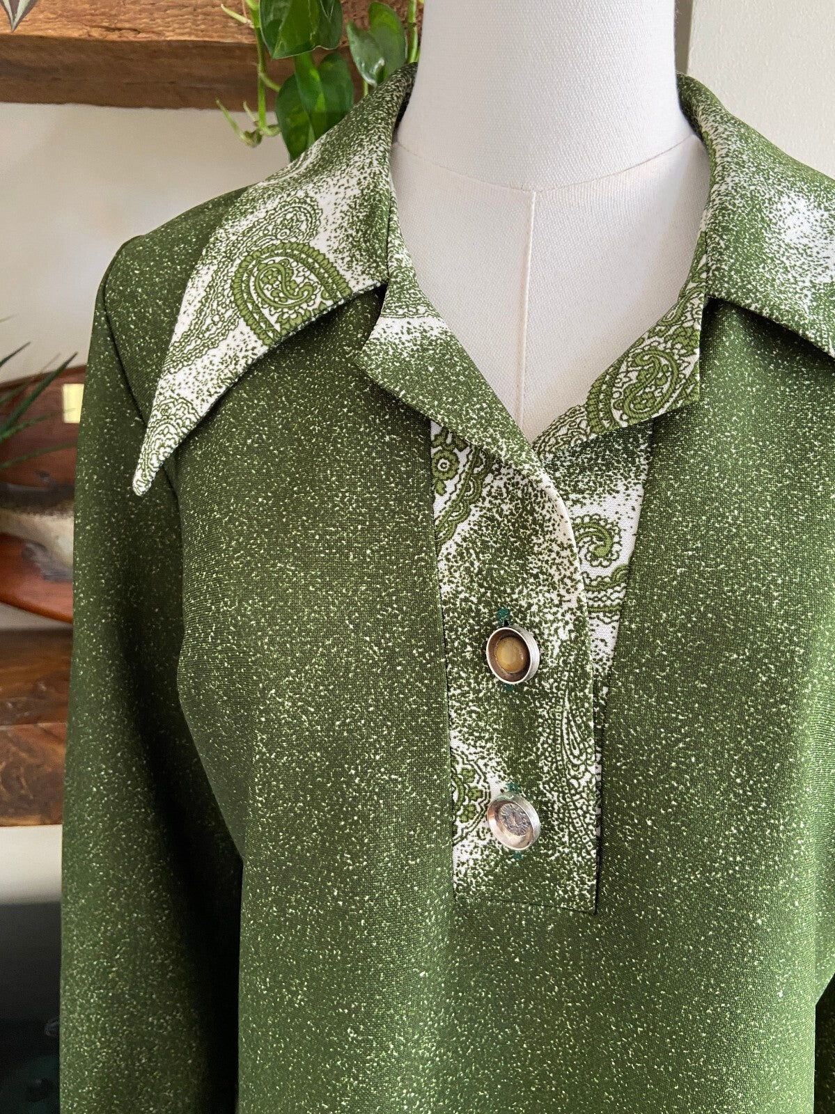 Vintage 1970s Green Dagger Collar Top