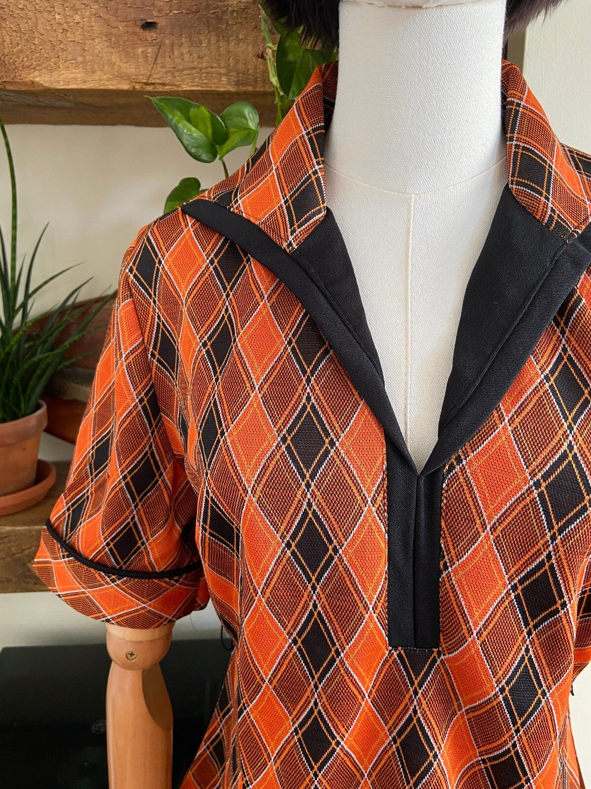 Vintage 1970s Orange & Brown Knit Dagger Collar Top