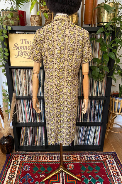 Vintage 1970s Beige Print Beagle Collar Dress