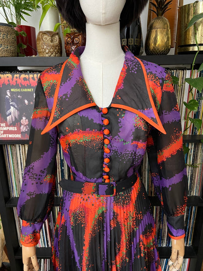 Vintage 1970s Dagger Collar Mini Dress