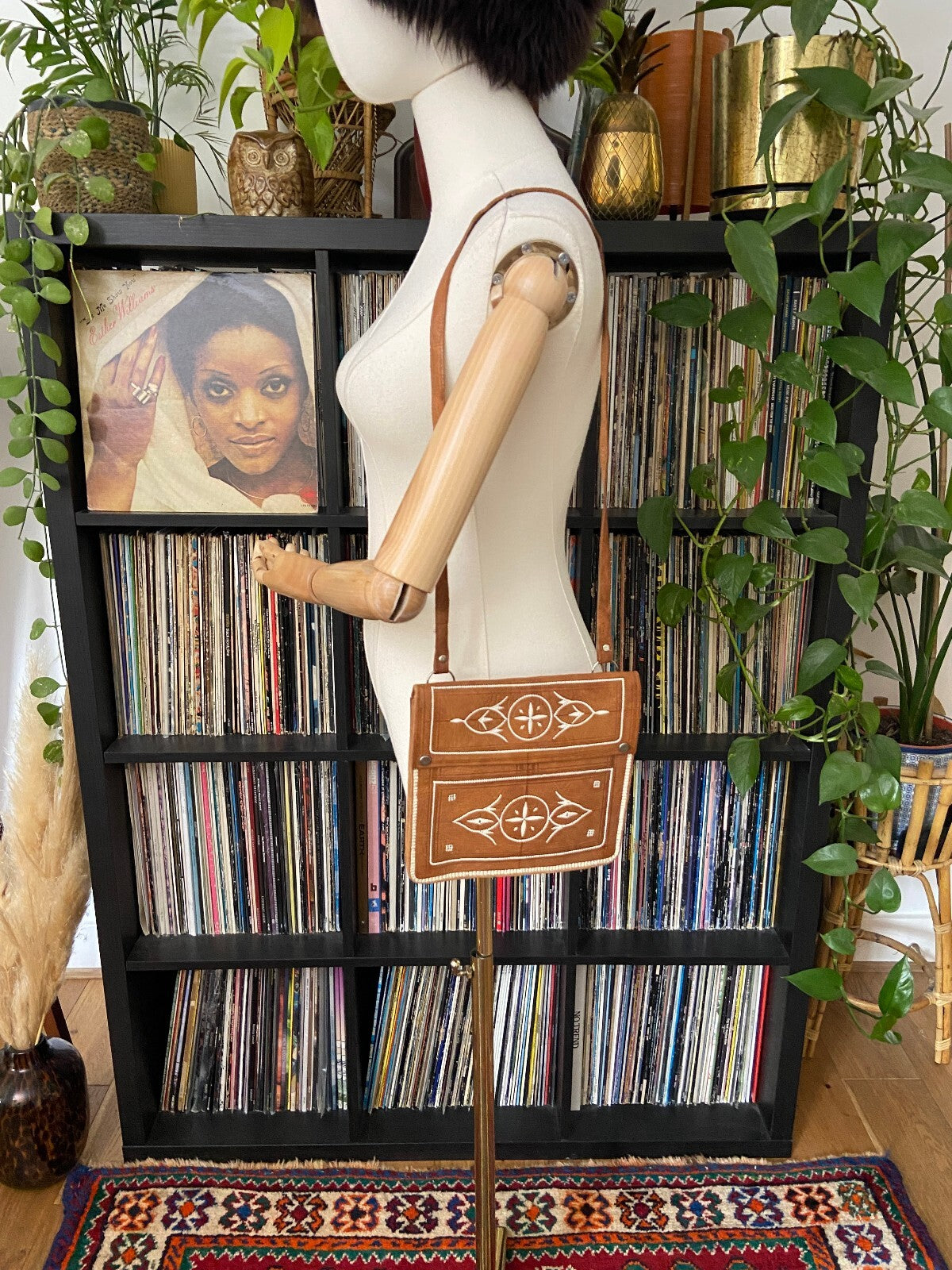 Vintage 1970s Tan & White Embroidered Handbag
