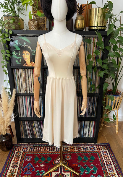 Vintage 1980s Beige St Michael Slip