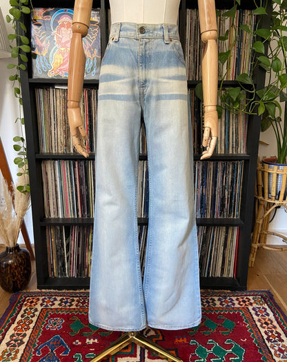 Vintage Y2K Levi's 525 Bootcut Flared Jeans W33