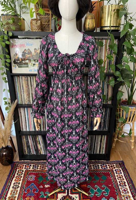 Vintage 1970s Art Nouveau Print Maxi Dress