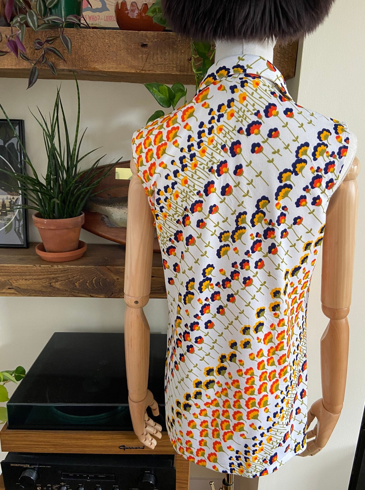 Vintage 1970s Retro Floral Sleeveless Shirt