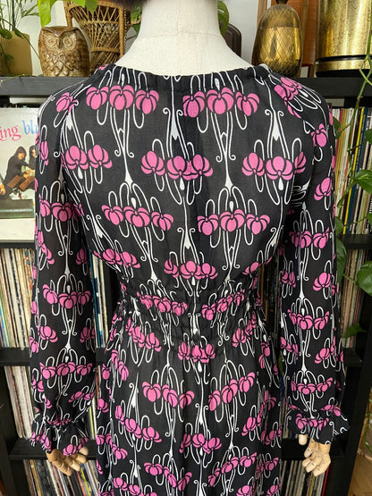 Vintage 1970s Art Nouveau Print Maxi Dress