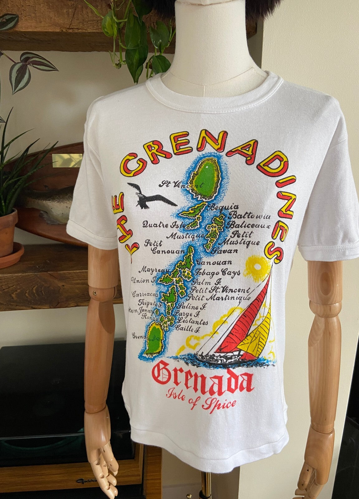 Vintage 1980s Grenada Print Souvenir T-Shirt