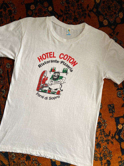Vintage 1980s Hotel Coton Pizzeria Print Souvenir T-Shirt