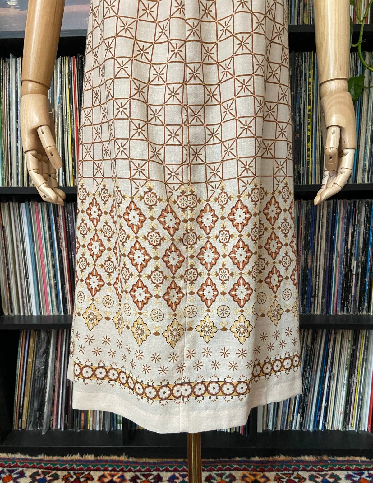 Vintage 1970s Beige Geometric Print Skirt