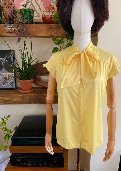 Vintage 1970s Pale Yellow Pussybow Blouse