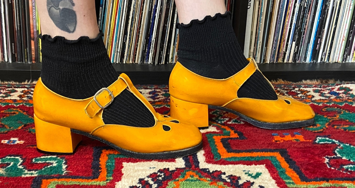 Vintage 1960s Orange Patent Mary Janes UK 5