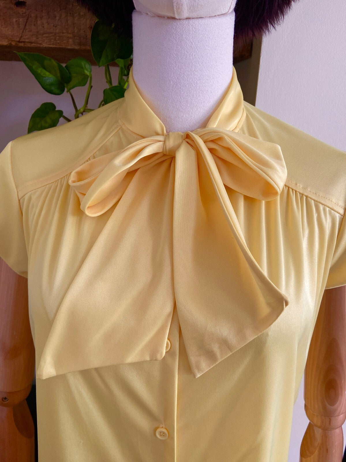 Vintage 1970s Pale Yellow Pussybow Blouse