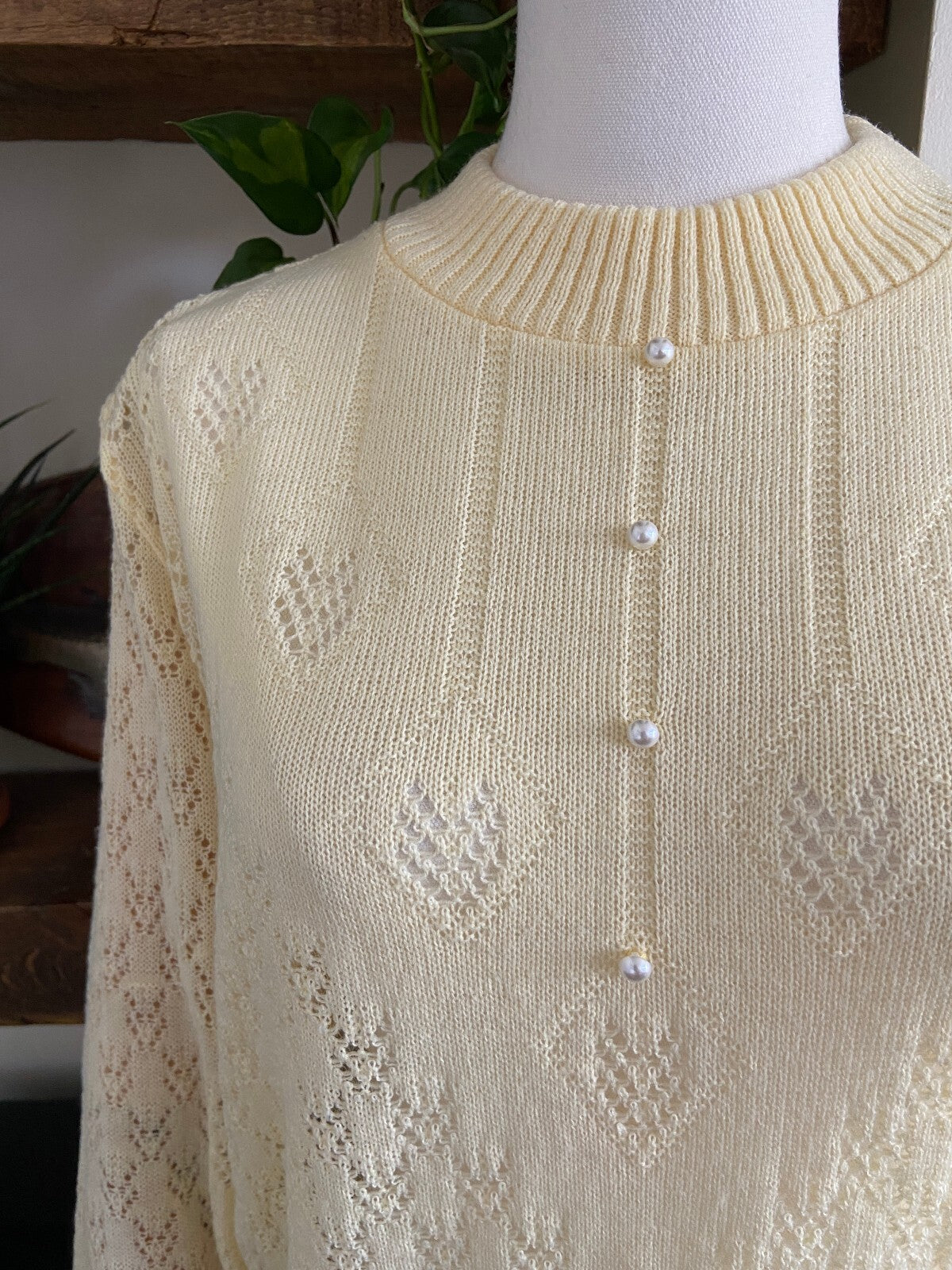 Vintage 1980s Pale Yellow Pearl Knit