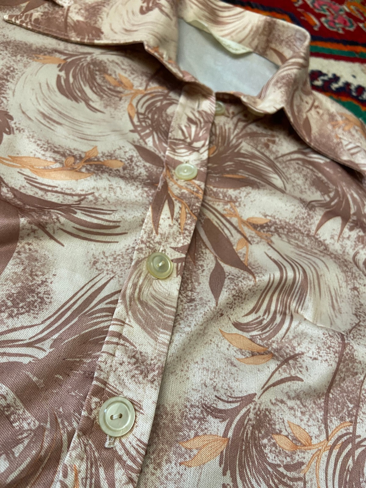 Vintage 1970s Beige Leaf Print Dagger Collar Shirt