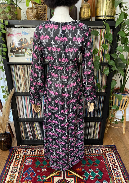 Vintage 1970s Art Nouveau Print Maxi Dress