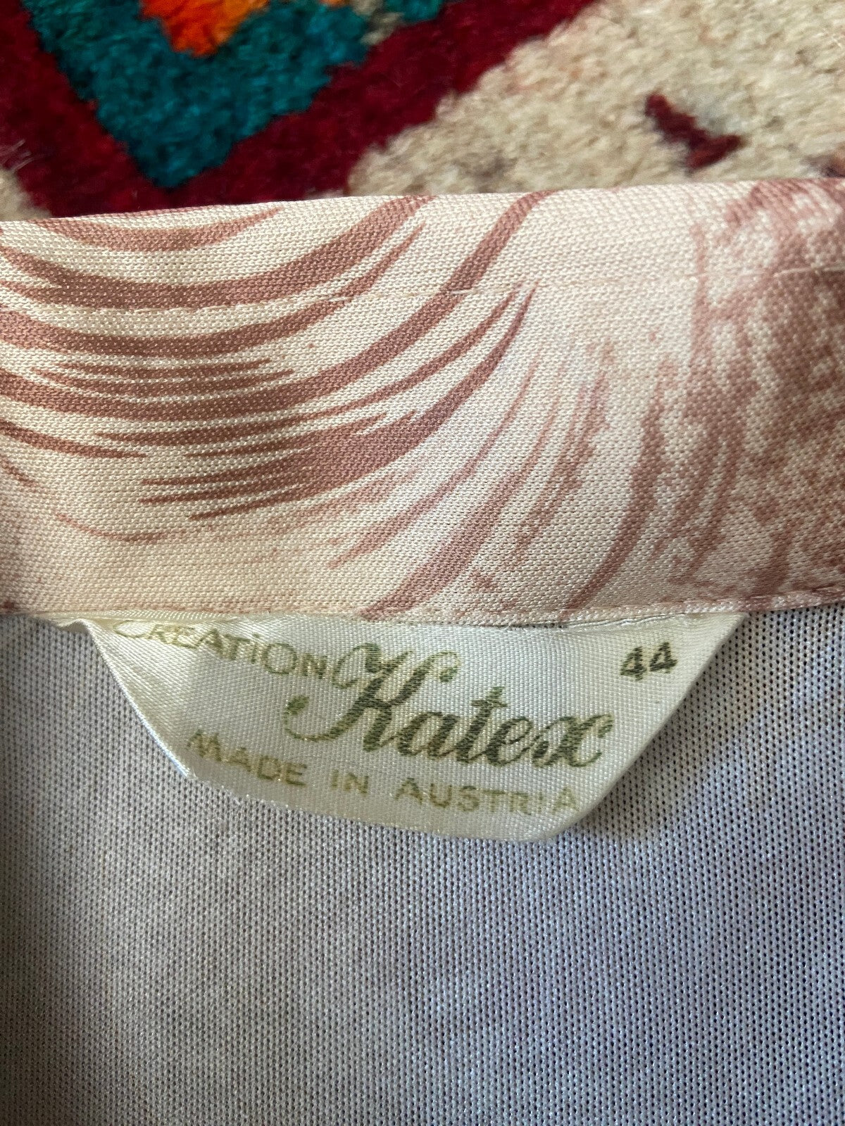 Vintage 1970s Beige Leaf Print Dagger Collar Shirt
