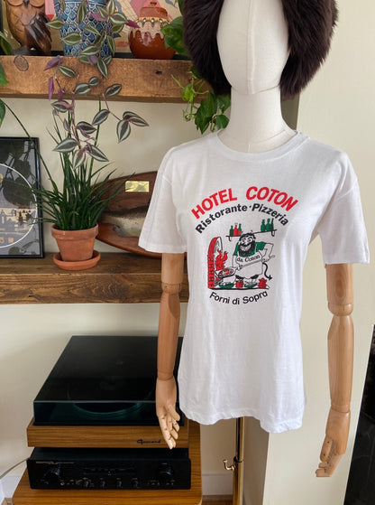 Vintage 1980s Hotel Coton Pizzeria Print Souvenir T-Shirt