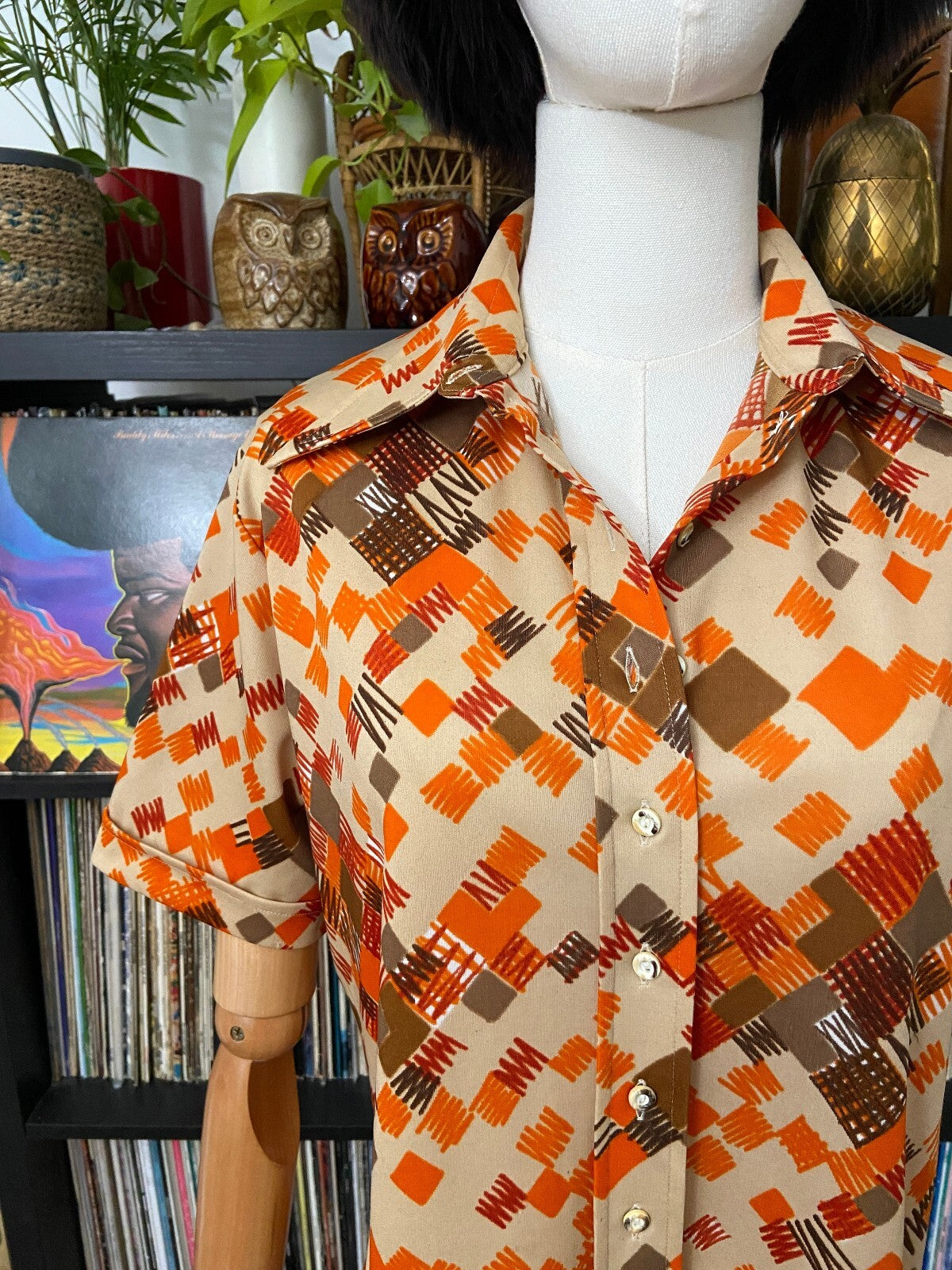 Vintage 1970s Beige & Orange Retro Dagger Collar Shirt