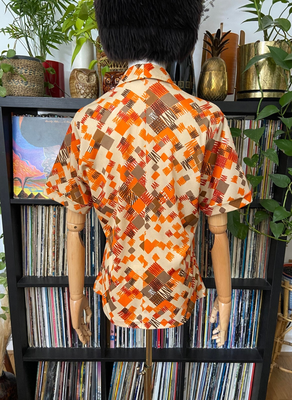 Vintage 1970s Beige & Orange Retro Dagger Collar Shirt