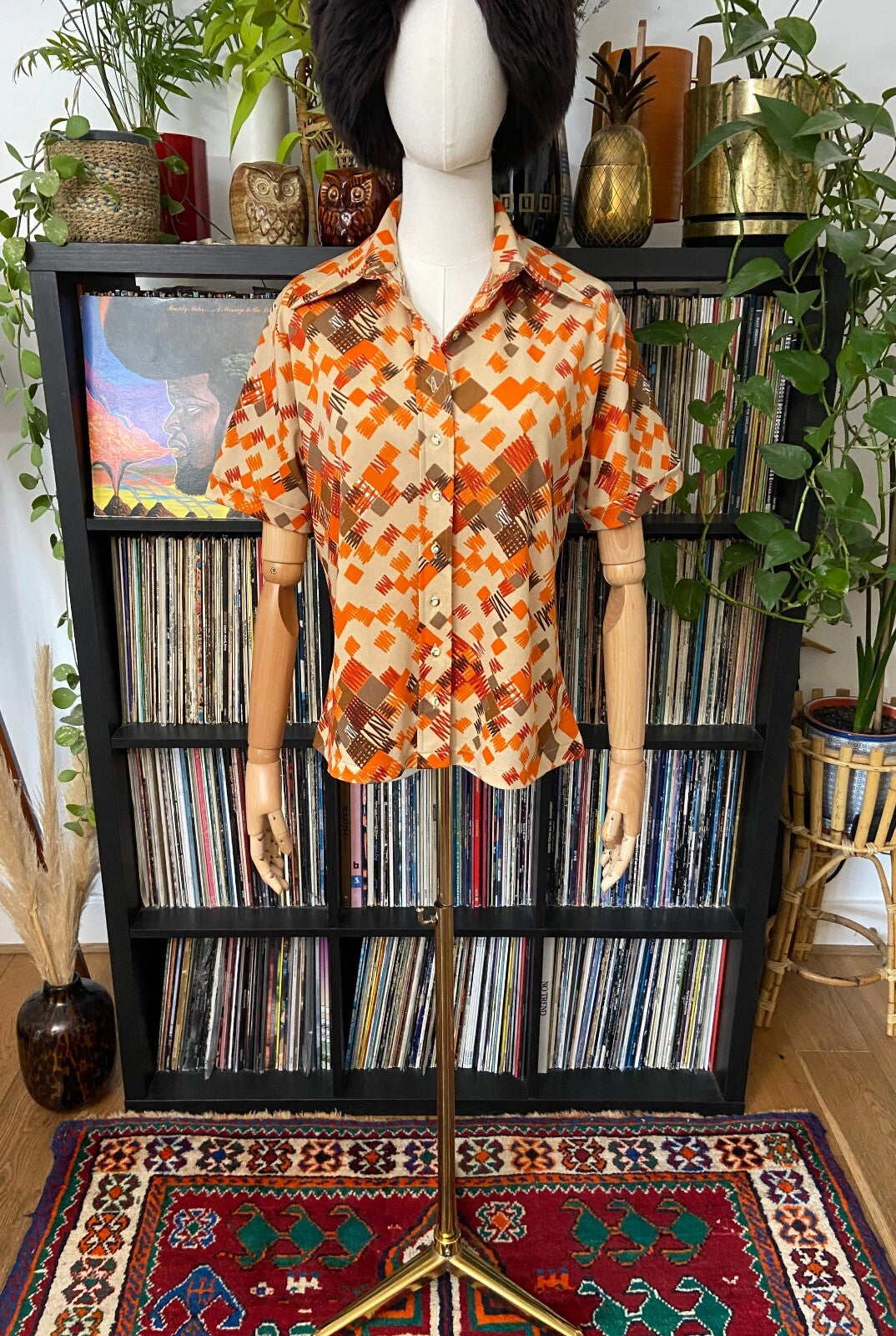 Vintage 1970s Beige & Orange Retro Dagger Collar Shirt