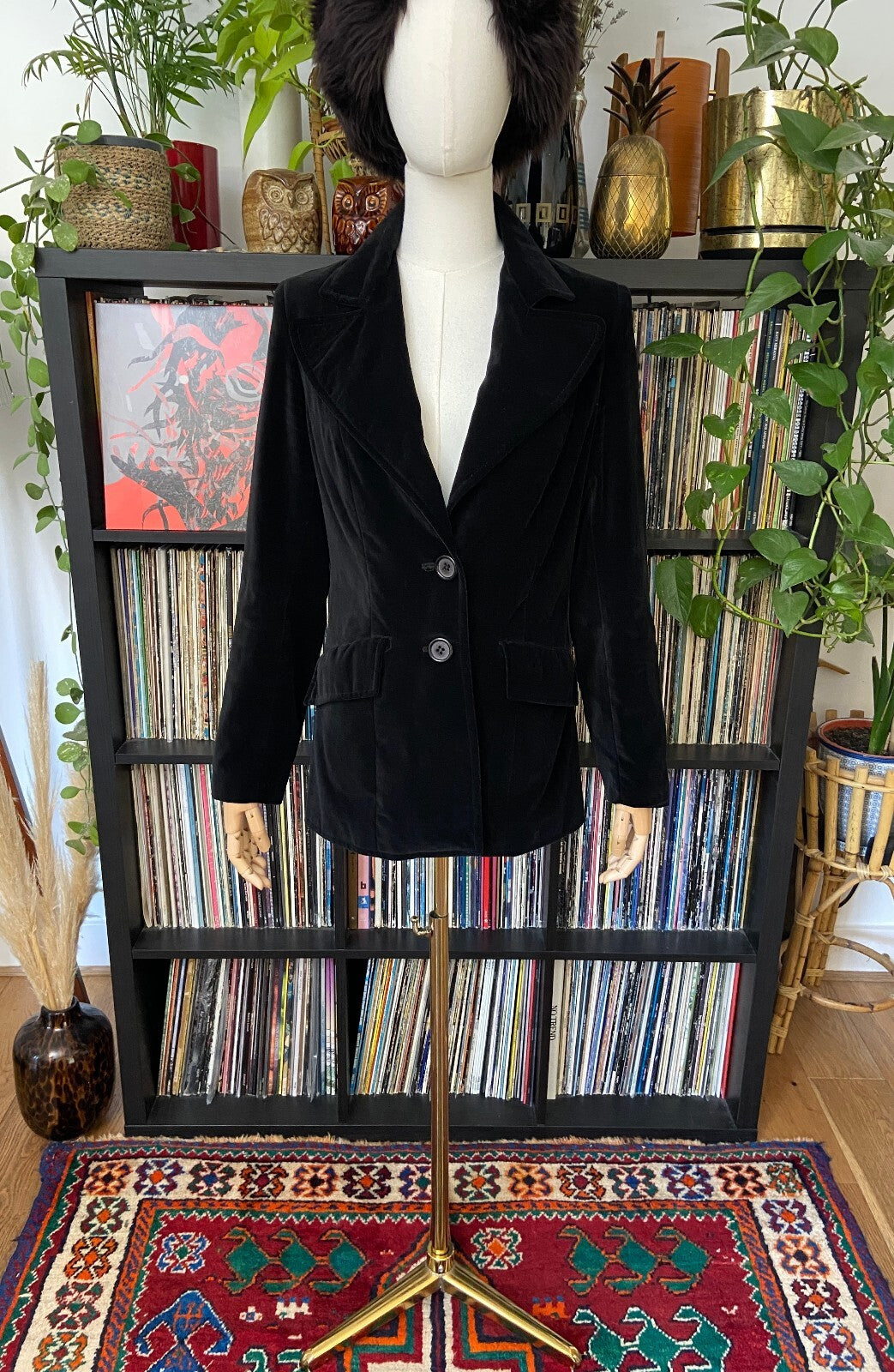 Vintage 1970s Black Richard Shops Velvet Blazer