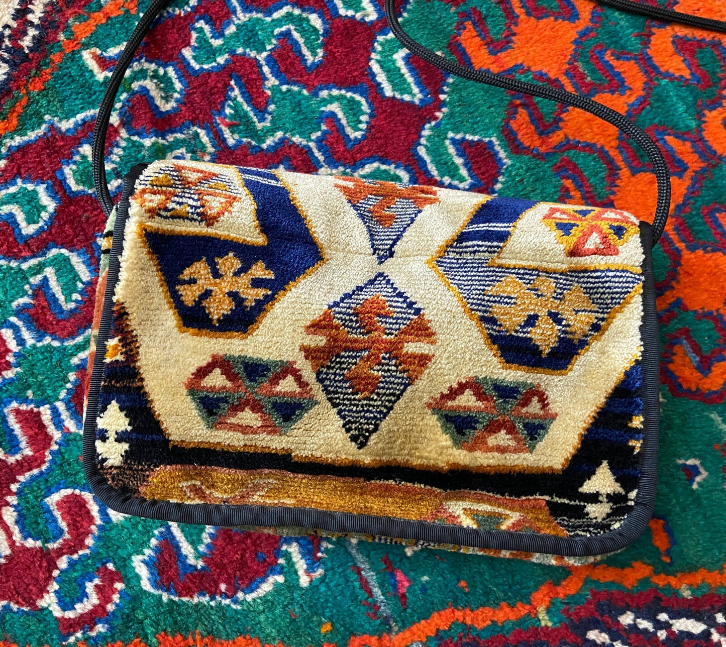 Vintage 1970s Beige Print Crossbody Carpet Bag