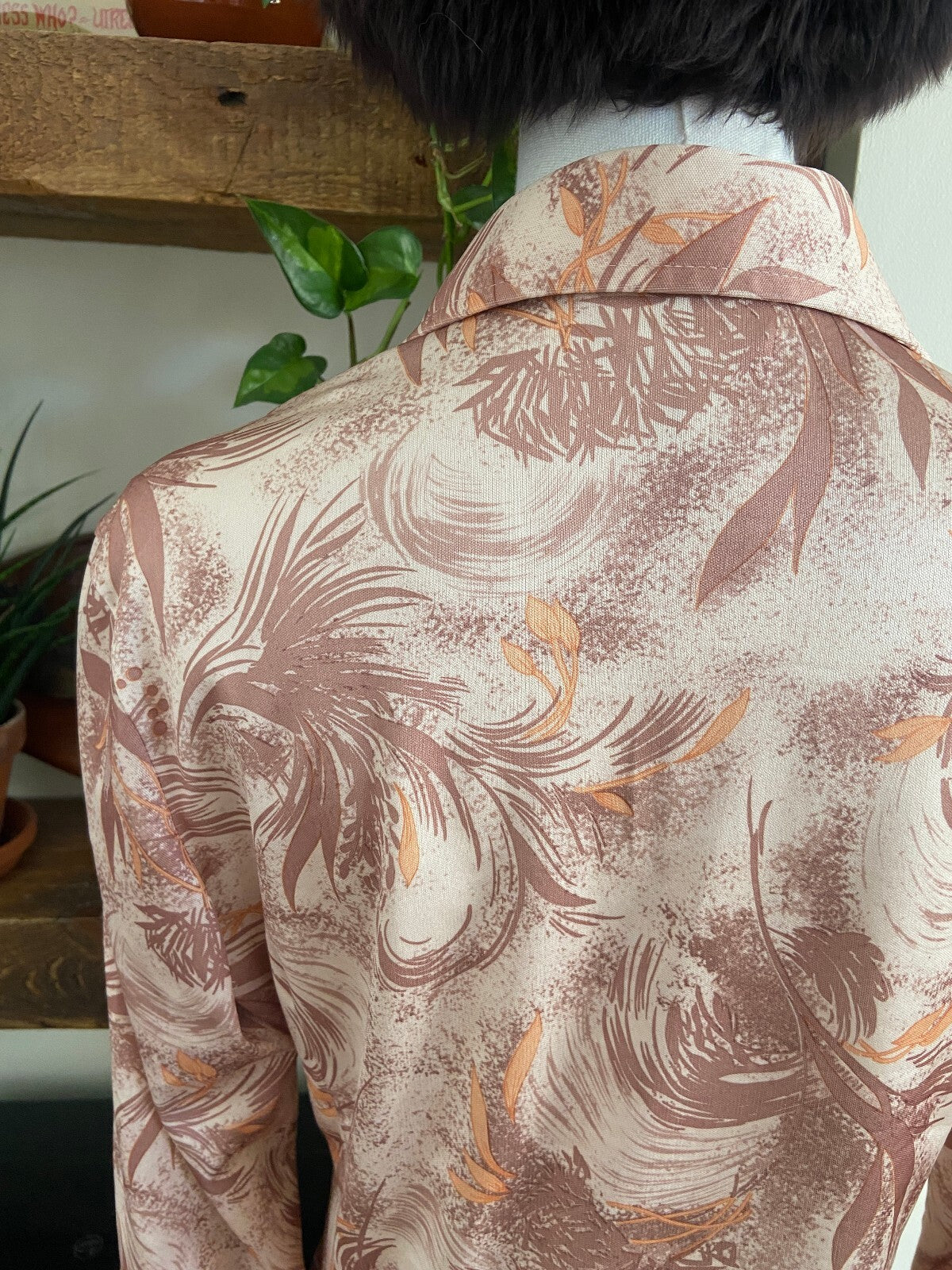 Vintage 1970s Beige Leaf Print Dagger Collar Shirt