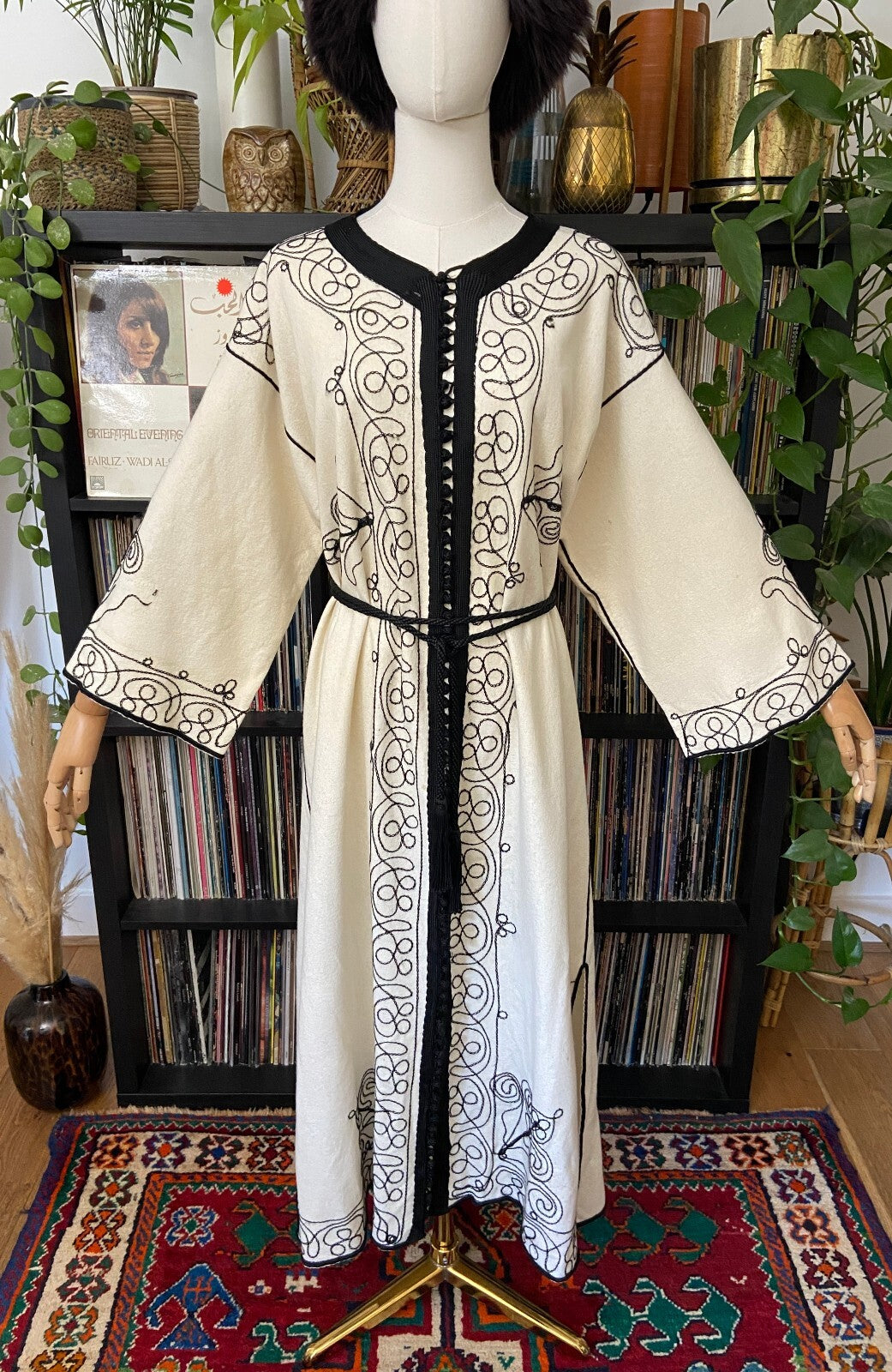 Vintage 1970s Cream & Black Button Down Kaftan