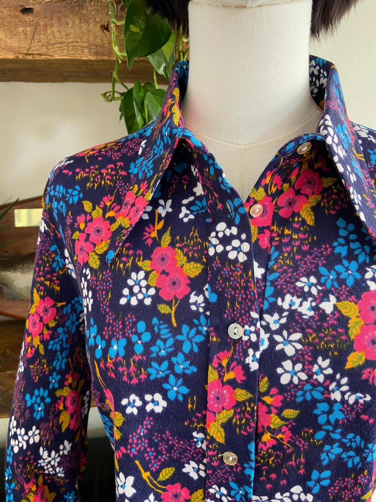 Vintage 1970s Deadstock Navy Floral Dagger Collar Top