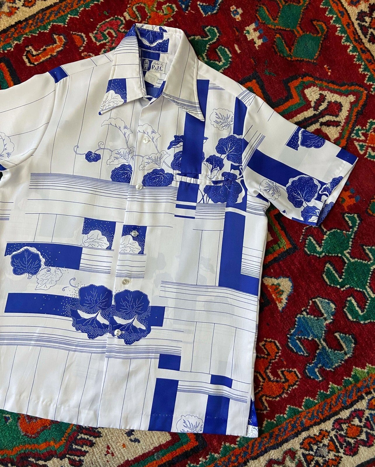 Vintage 1970s Hawaiian Dagger Collar Shirt